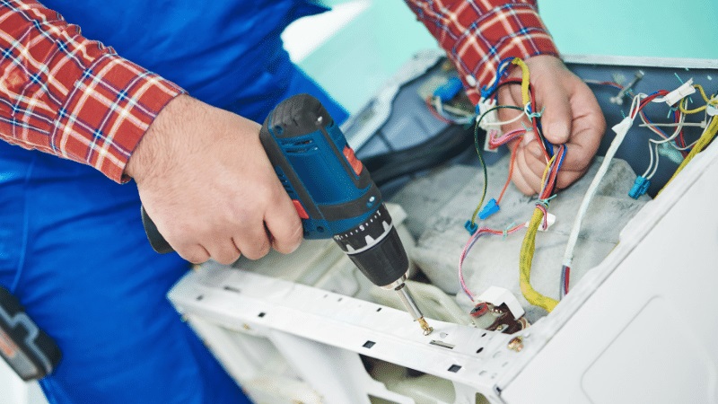 Menemen ECA ECA çamaşır makinesi kart tamiri – Su almama arızası orijinal parça ile giderildi. - Teknik servis örneği
